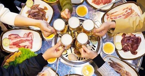 Chế độ ăn uống không lành mạnh gây viêm loét dạ dày tá tràng.